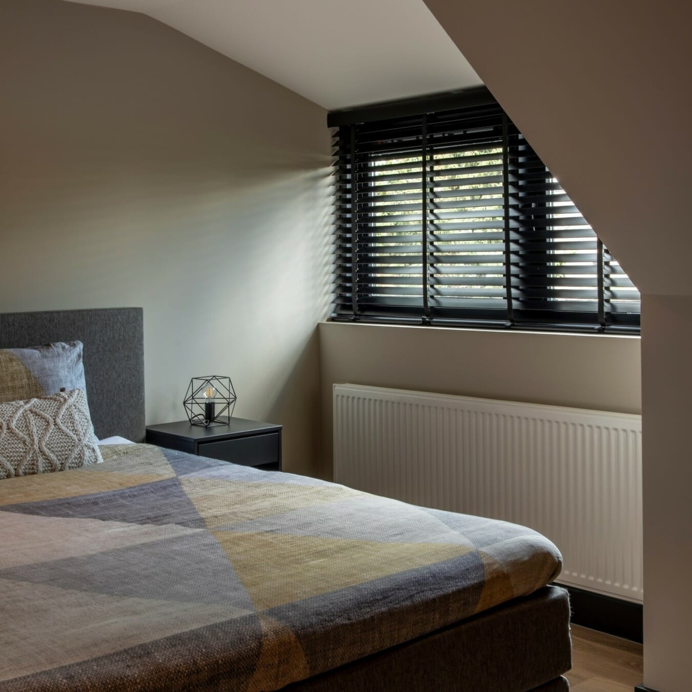 Brood verhoging Botsing Creëer een hotel chique slaapkamer met raamdecoratie - Zonnelux