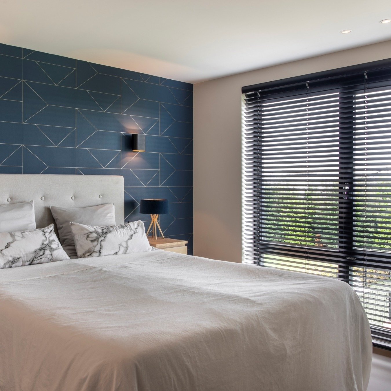 Brood verhoging Botsing Creëer een hotel chique slaapkamer met raamdecoratie - Zonnelux